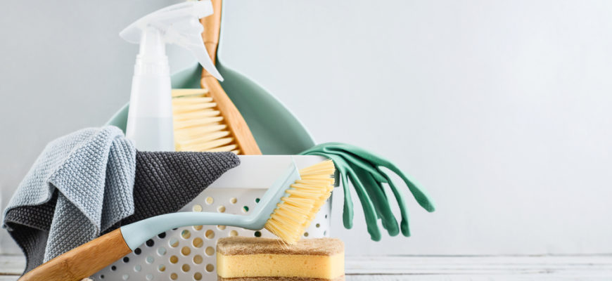 Set,Of,Cleaning,Supplies,In,Blue,Color,In,Plastic,Basket