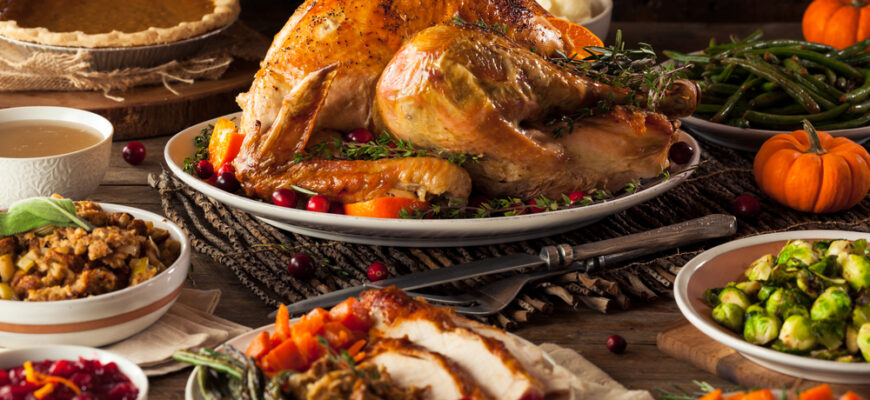 Homemade,Roasted,Thanksgiving,Day,Turkey,With,All,The,Sides